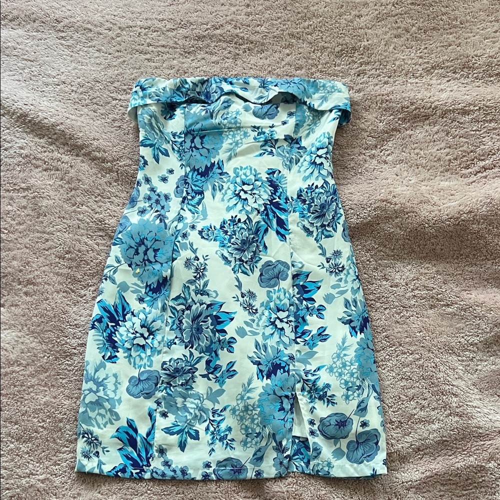 Chic Strapless Floral Dress in Blue Tones
